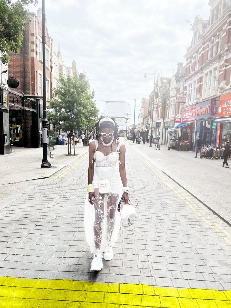 LucyNamayanja's tweet photo. Notting Hill Carnival, on the 29th August 2022.
#london #greatbritain #england #friezeartfair #154africanartfair
#nationalportraitgallery #oldmasters #masters #tatemodern #tatebritain
#icalondon #ica #contemporaryart #galleries #gallery #carnival #nottinghillcarnival
#art #museum https://t.co/Mwa5a85mHn