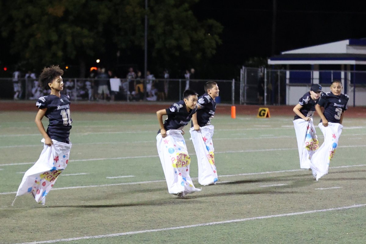TedTorresPhoto's tweet photo. 9/2/22:  @thunderyouthfb recognized @ the game. #Photos of @BCHSASB &amp; #studentfans are available @ https://t.co/TJzPYUogUM.

#fridaynightlights #football #asb #thunderasb #fans #thunderyouthfootball #thunderyouth #halftime #tedtorresphoto #bcthunder #bchs https://t.co/PuxGk2ge9Q