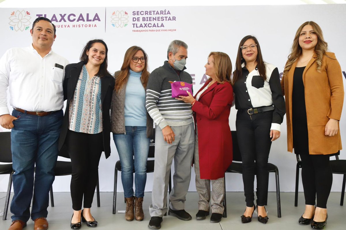 LorenaCuellar's tweet photo. Hicimos entrega de 134 auxiliares auditivos como parte del Programa Ayudas Funcionales para Personas con Discapacidad de @BienestarGobTlx.

Juntos hacemos #UnaNuevaHistoria para todas y todos los tlaxcaltecas. 
👩🏾👨🏾 https://t.co/Q8arRR7epc