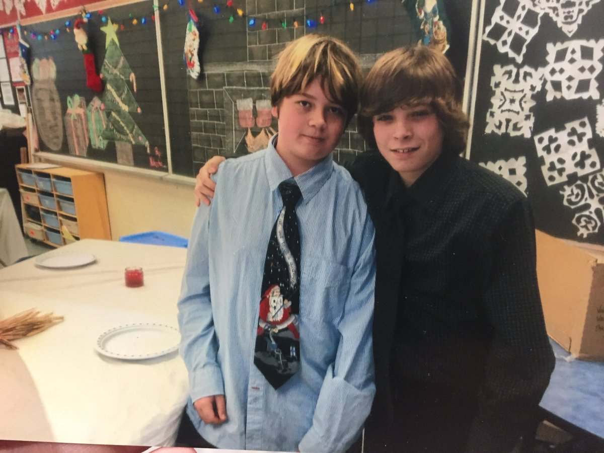 TeamSclater's tweet photo. All 4 Sclater Family members are back-to-school. Wishing @CoachHS1999 and @sclater_connor the best @RidgeAlgonquin and @BarrieNorth1 @ms_sclater have a great final year in your BPhEd/BEd @BrockUniversity Your students are all very lucky! Love you! ❤️❤️ #SCDSBfirstday @10carts https://t.co/FvrAtro5tq