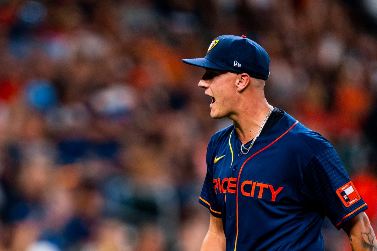 astros's tweet photo. What can Brown do for you?

How about six scoreless. https://t.co/AuEbF8TOyA