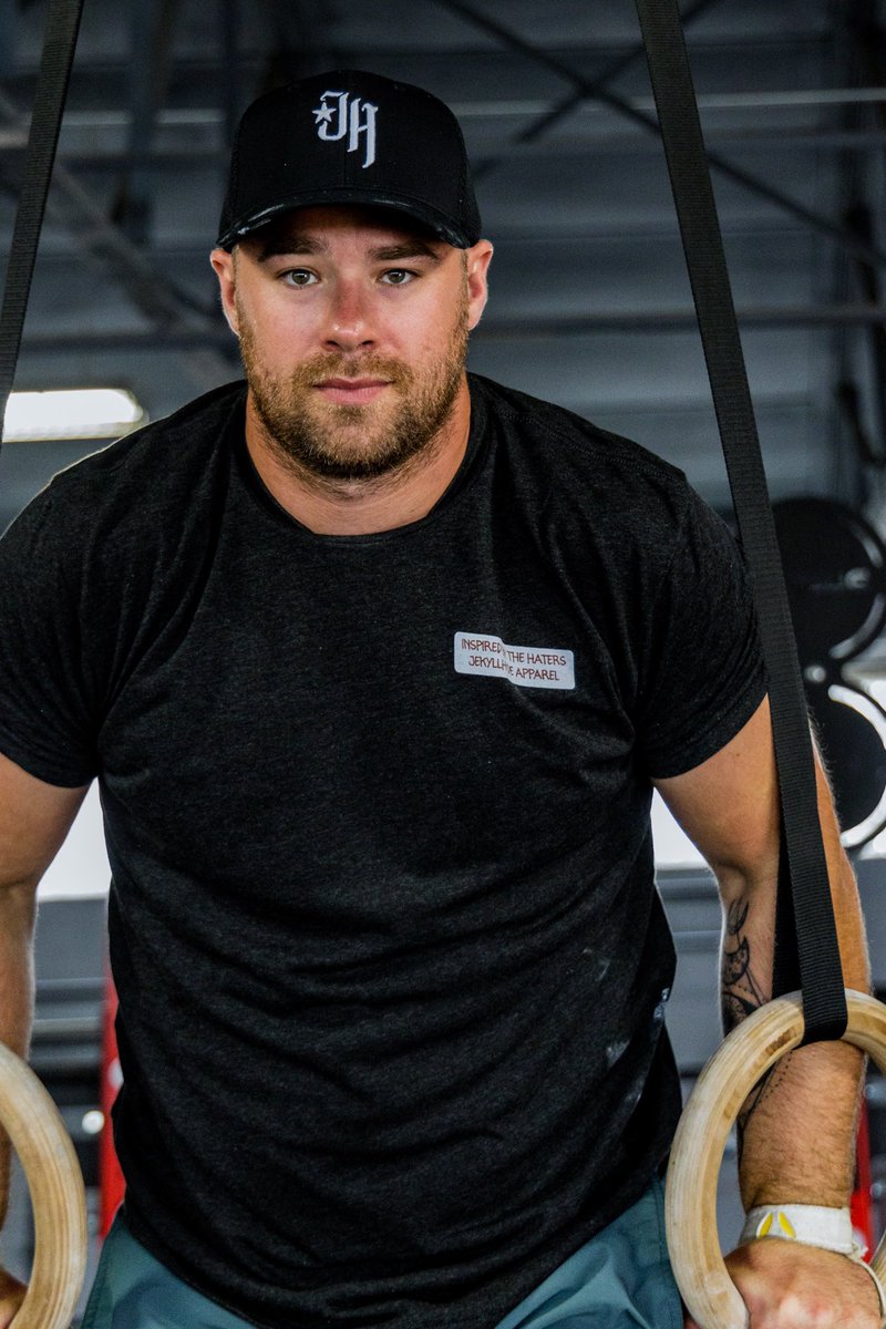 Jekyll_HYDE_App's tweet photo. Laser focused. 👁👁 https://t.co/rXdvtxr5fP
.
.
#focused #jekyllhyde #muscleup #ringdips #baseballhat https://t.co/MSB2ADtqUK