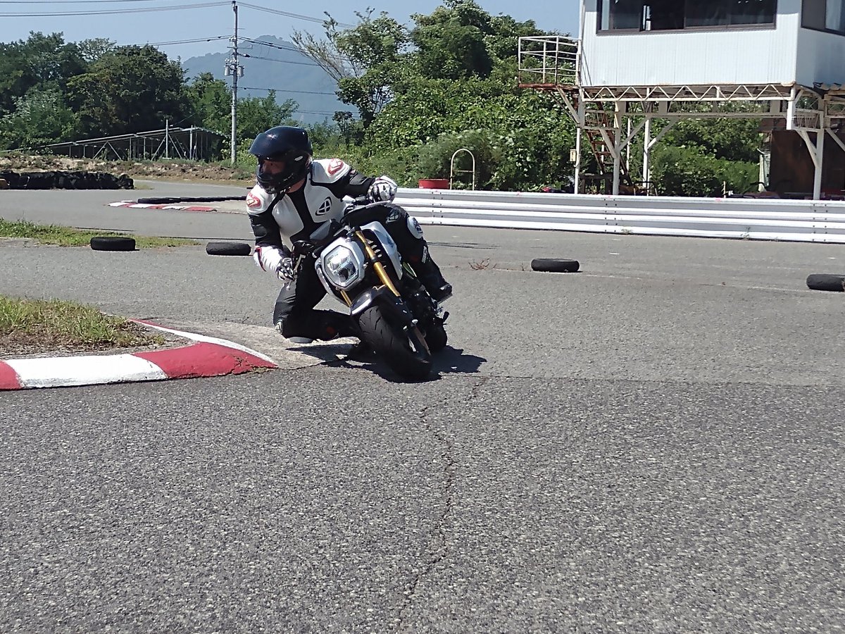 issy_rider's tweet photo. 名前:いっしー
車種:隼・CBR600RR・GROM

なんか1年のあいだにバイク増えたしサーキットにも行くようになりました💸💸💸

よろしくお願いします

 #バイク乗りとして軽く自己紹介
 #隼乗りと繋がりたい 
#ロクダボ乗りと繋がりたい
#グロム乗りと繋がりたい
#バイク乗りと繋がりたい https://t.co/A7y5xm6aI2