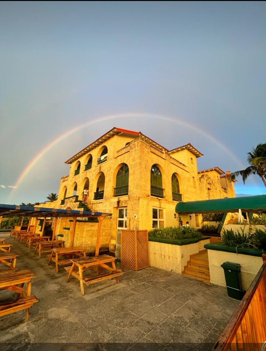 IslazulV's tweet photo. Por más que lo intenté, no encontré una palabra para describir esta imagen del Hotel Los Delfines🐬 ¿qué palabra dirías tú?🤔👇
#HotelesIslazul #IslazulVaradero #Beach #SunsetAtBeach #SunsetPics #SummerTime #SummerVibes #Rainbow #VaraderoBeach #Cuba #CubaÚnica
@_varadero https://t.co/bGbeRWPyeL