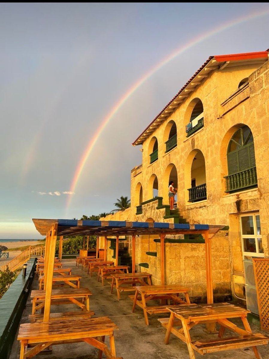 IslazulV's tweet photo. Por más que lo intenté, no encontré una palabra para describir esta imagen del Hotel Los Delfines🐬 ¿qué palabra dirías tú?🤔👇
#HotelesIslazul #IslazulVaradero #Beach #SunsetAtBeach #SunsetPics #SummerTime #SummerVibes #Rainbow #VaraderoBeach #Cuba #CubaÚnica
@_varadero https://t.co/bGbeRWPyeL