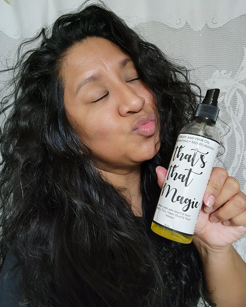 thatsthatmagic's tweet photo. Customer Love ❤️ 
Repost mimi_createdtohisimage 
——
This smells Heavenly! It's called #thatsthatmagic @thatsthatmagic 

It's a must for my scalp massages! I think it's time for a new bottle. #curlygirlmimi #curlygirlmethod #itstiamimi
Shop https://t.co/mm1aSkHcV9 https://t.co/3y58GjpKof