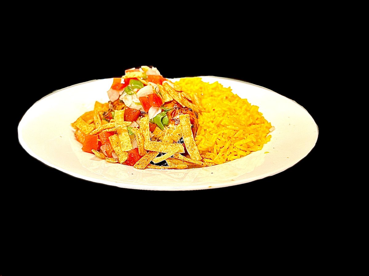 RayTheDroneGuy's tweet photo. I present to you my latest dinner preparation for my beautiful queen, Margarita Chicken topped with Pico de Gallo and tortilla strips with Yellow Mexican Rice. Tender, juicy and full of flavor! #dinner #chef #CookinDAO #kitchen #foodie #foodphotography https://t.co/3XmkIHgBWQ