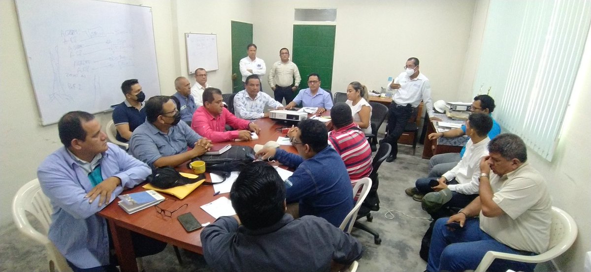 GERFORLoreto's tweet photo. #Reuniondetrabajo, El Gerente Regional GERFOR, sosteniendo una importante reunión de articulación y coordinación con los jefes de las Unidades de Gestion Provinciales de esta gerencia. Grandes avances se proyectan para el sector forestal. https://t.co/a3jyvwfvVI