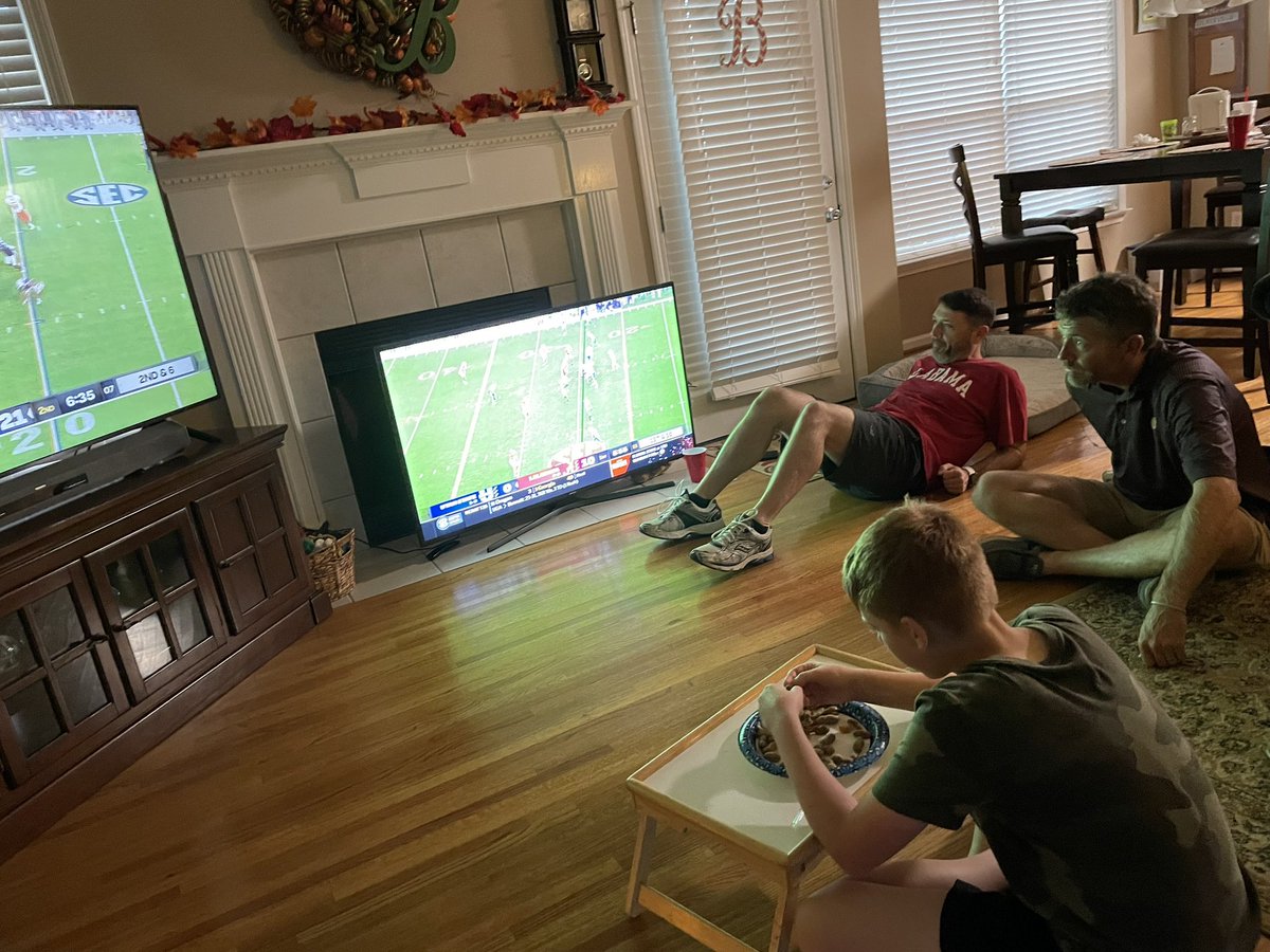TwoCoppertops's tweet image. What you do when Auburn and Alabama play at the same time. #familyandfootball