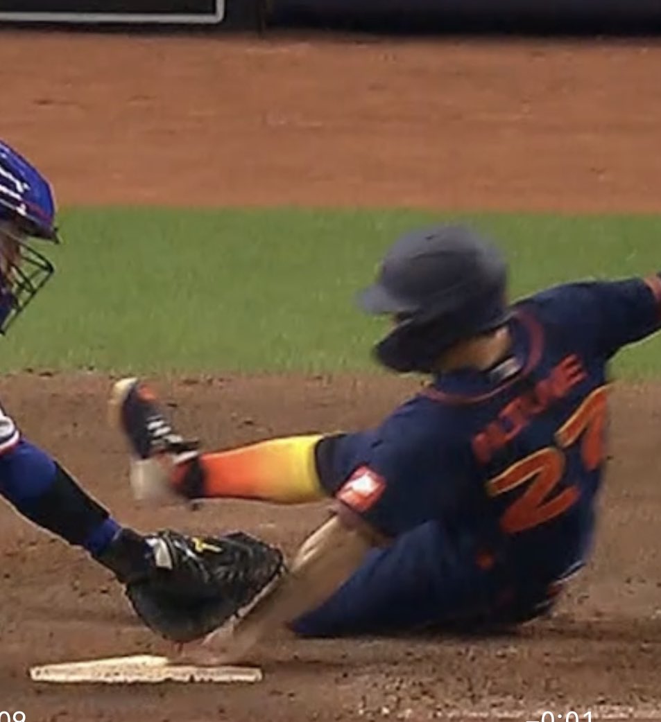 ApolloHOU's tweet photo. Altuve was safe, pt. 2 https://t.co/dvKitLgRSH