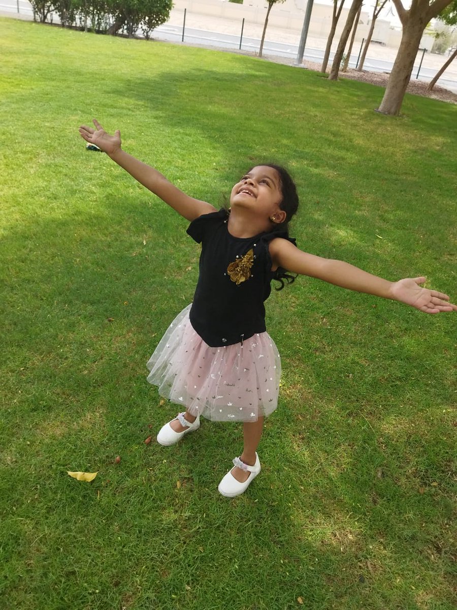 Bhuvaneswari_13's tweet photo. Aqsa's joy towards the nature

#StrongSchools #BestSchoolPrize
#T4Edu @anurag29159611
@MMselvaraj5 @ShiningStarSchl https://t.co/MOiqi3Pdmy