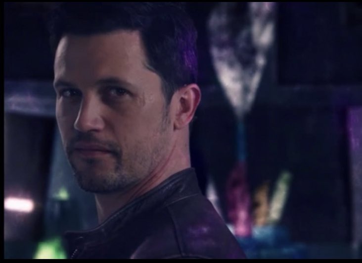somethingrwrb's tweet photo. Then. Now. Forever.

First scene x final scene 

#RoswellNM #Echo https://t.co/2D7vzVIZrs