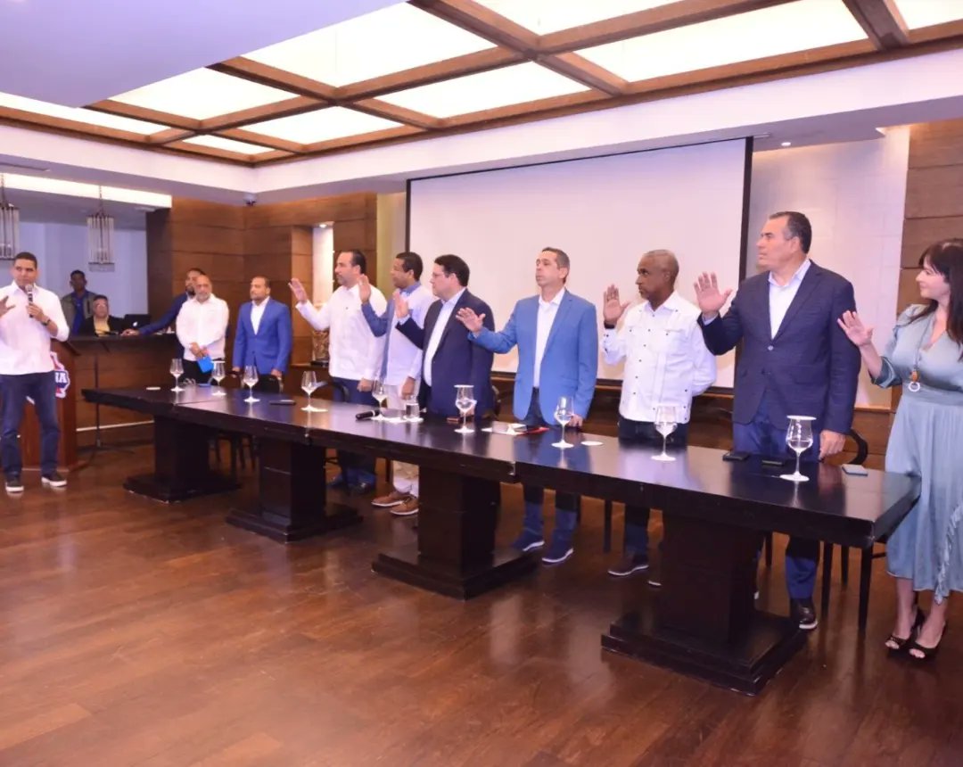 pesqueiradiego's tweet image. En sólo 9 días y con la dirección de      @SanzLovaton en el Comité Organizador se empezará a escribir una nueva historia en el @tbsdistrito que organiza la @AbadinaOficial con el respaldo de la @FedombalRD.