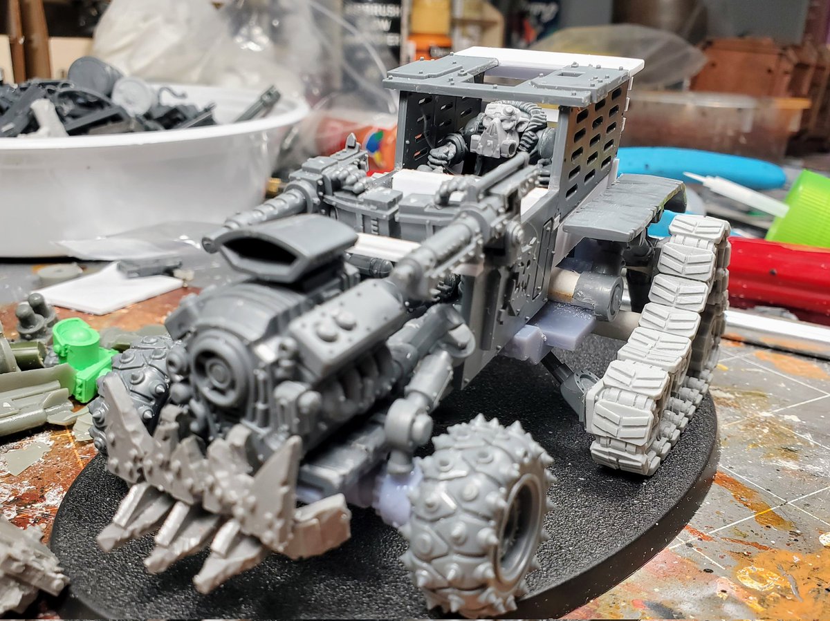 thepaintedbunt's tweet photo. #scraptember continues for #hobbystreak days 225 and 226; added some mechanical guts and finished the driver https://t.co/fLAaiEEH5K