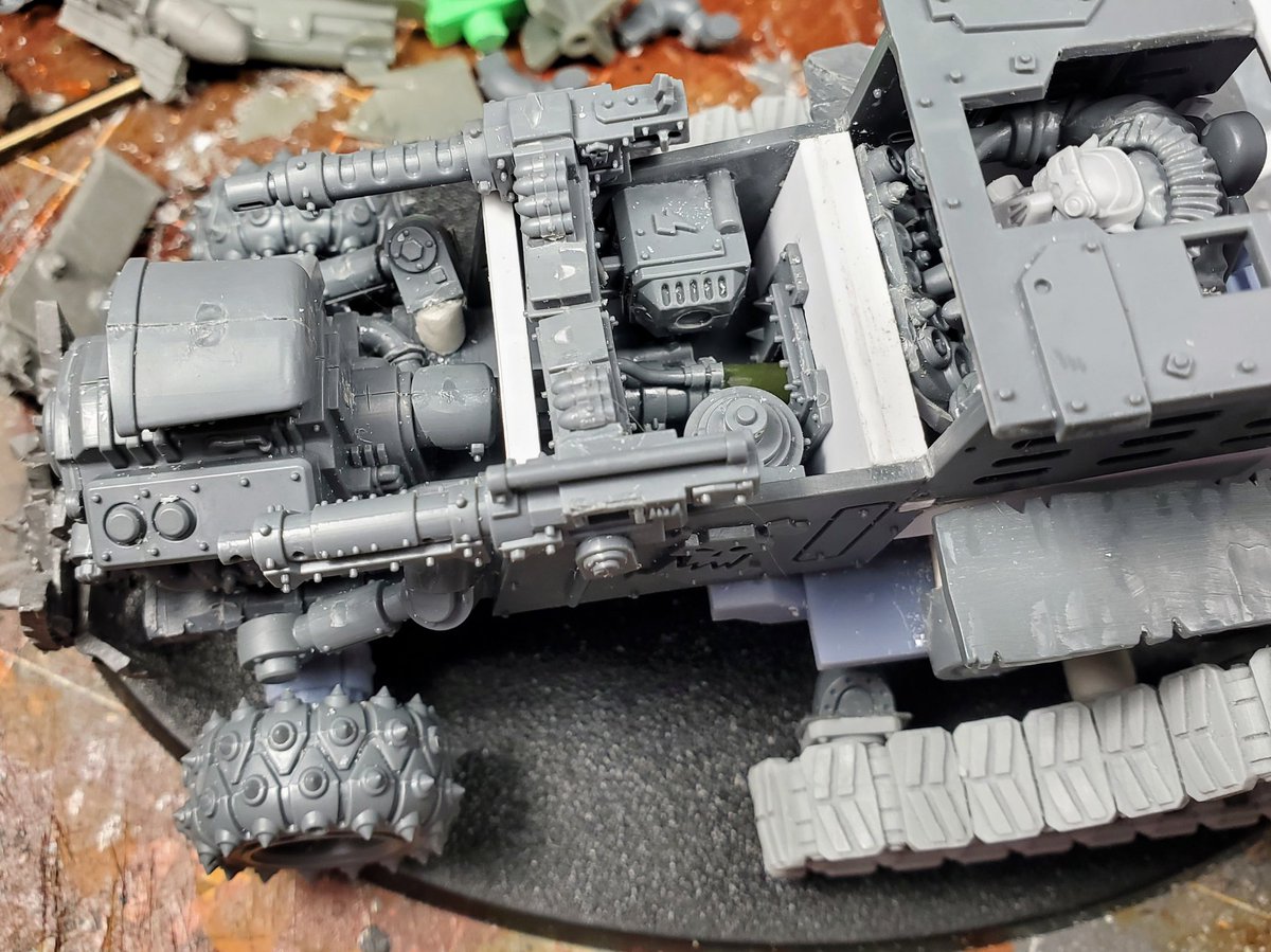 thepaintedbunt's tweet photo. #scraptember continues for #hobbystreak days 225 and 226; added some mechanical guts and finished the driver https://t.co/fLAaiEEH5K