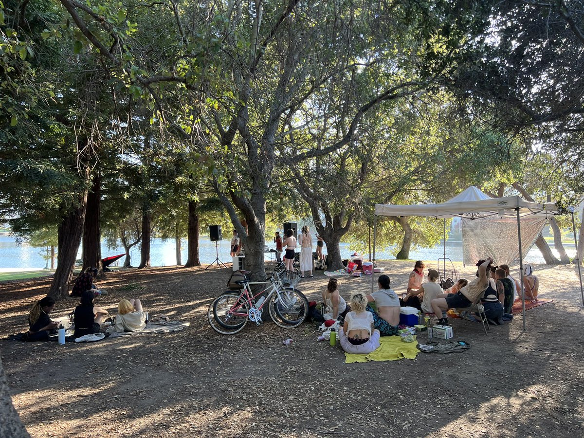envelop_e_her's tweet photo. The whole family's here 🖤😭
Follow our insta @ envelop.e.her for videos of the sets!! https://t.co/izG6QhQYQ5