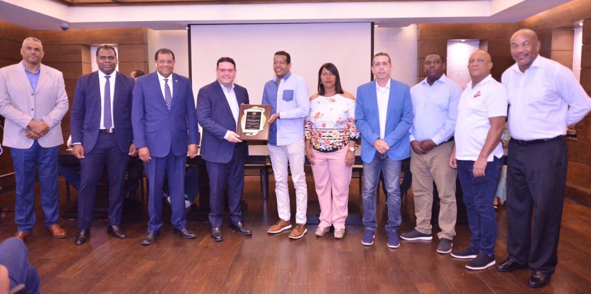 pesqueiradiego's tweet image. En sólo 9 días y con la dirección de      @SanzLovaton en el Comité Organizador se empezará a escribir una nueva historia en el @tbsdistrito que organiza la @AbadinaOficial con el respaldo de la @FedombalRD.