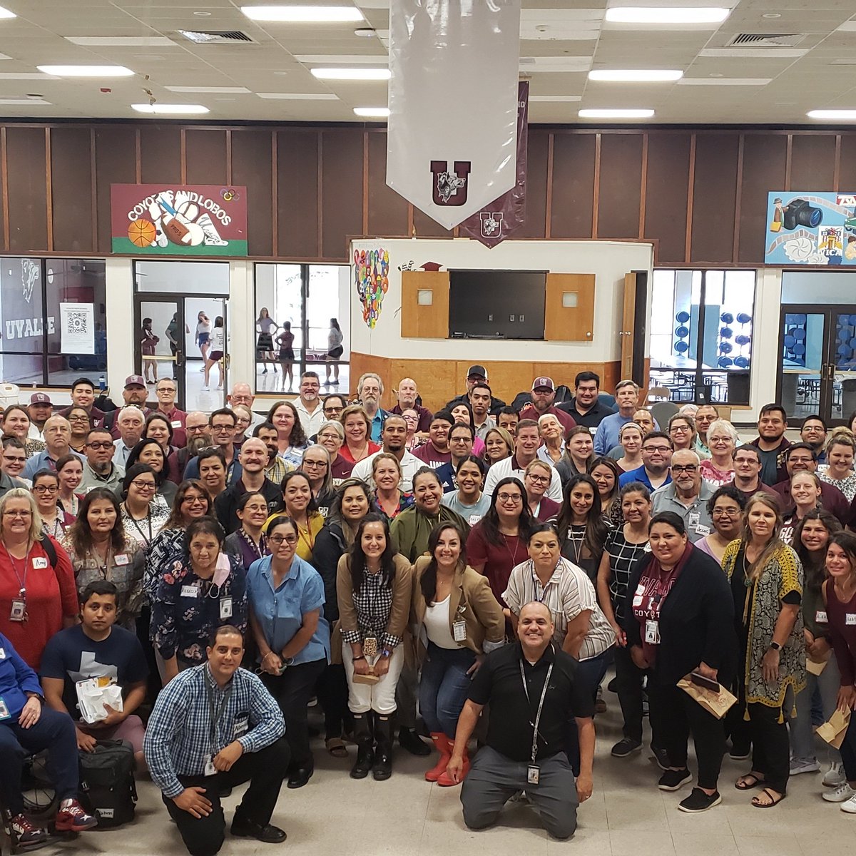 jthorpe22's tweet photo. Uvalde CISD will start their first day of school Tuesday, September 6th 2022, after the horrible tragedy that occurred last May.  I support Uvalde's community, staff, and students and am honored to stand with them in MAROON Out Day.
#Uvalde #CKH https://t.co/3g5BUO9aQv