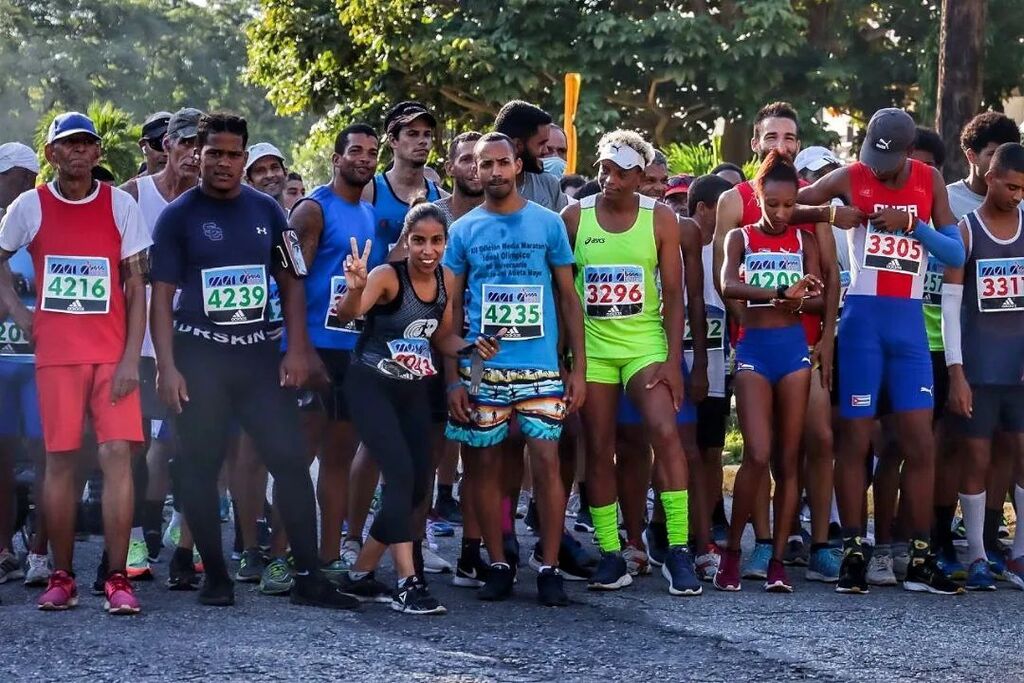 cubanrunners's tweet photo. Las fotos de la Carrera por el Cierre del Verano que compartimos el sábado en nuestra página no fueron las únicas que recibimos. Acá les dejamos otros momentos de este evento, todos ellos capturados por un #CubanRunner y foto-reportero de @jitdeportecuba… https://t.co/ubbDajNNDH https://t.co/r0N3TMb198