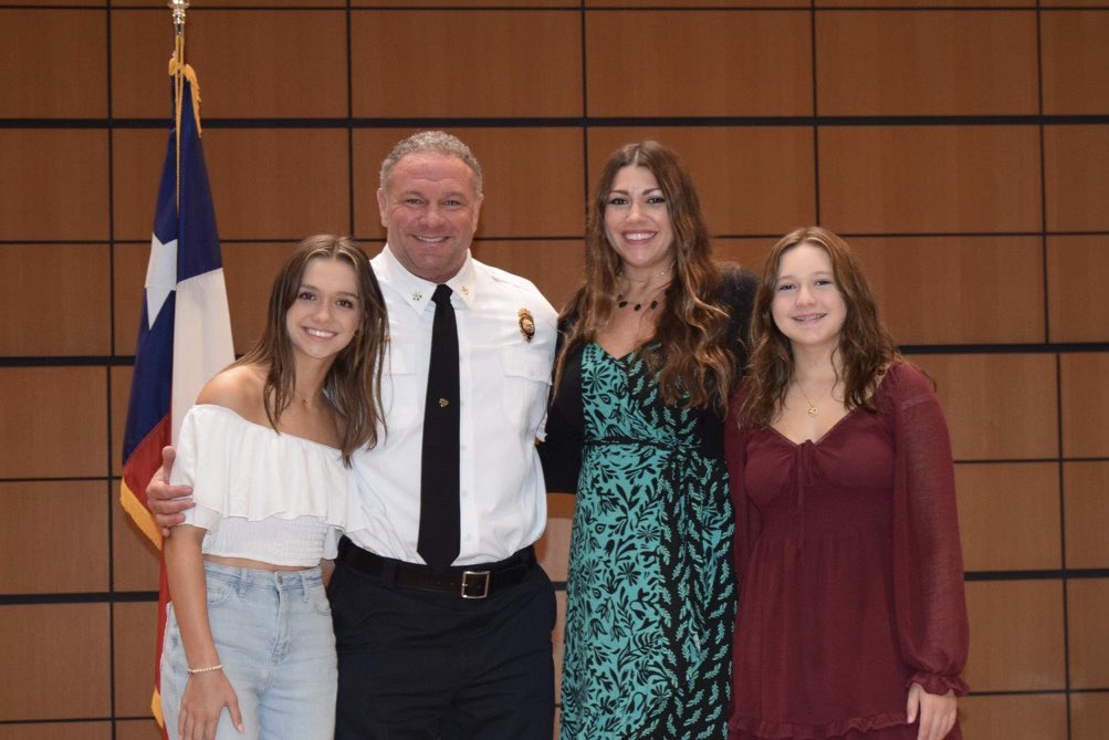 amandafromtx's tweet photo. After almost 25 years of service and 4 promotions, I had the honor of celebrating my husband’s achievements for the 1st time at a ceremony as I pinned him with his new Deputy Chief badge. He works hard for us at the fire department AND at home! #laborday #firewife #mesquitetxfire https://t.co/k4IiCDRGxa