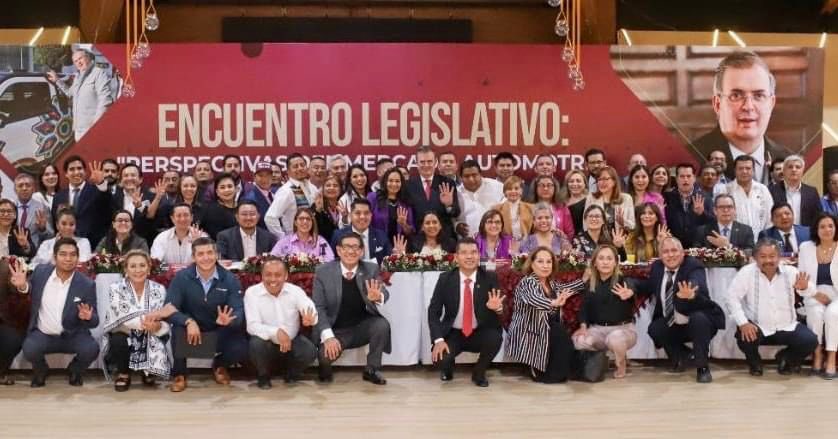 ArteagaAponteMX's tweet photo. Fue un honor ser parte del encuentro legislativo “Perspectivas del Mercado Automotriz, México Potencia Mundial” este pasado fin de semana con la distinguida presencia de nuestro Canciller @m_ebrard en la Ciudad de México ✍️ https://t.co/Z8tosRLLib