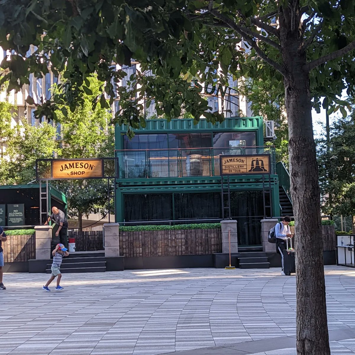 Annatated's tweet photo. A few visuals of the @jamesonwhiskey/@TheMarketingArm activation #ADAFail:
1) Two story structure with two sets of steps and zero ramps
2) Platform to enter experiential activation with a step several inches high and no ramp. https://t.co/iFCwIKaT3Y