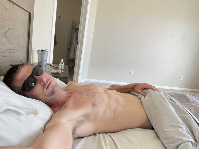 Quick nap&hellip; no room shades yet so using my sunglasses for less light. https://t.co/f30NEa4RZ0<a href="/tag/frenchiekingsranch"class="tags"><span>#frenchiekingsranch</span></a>