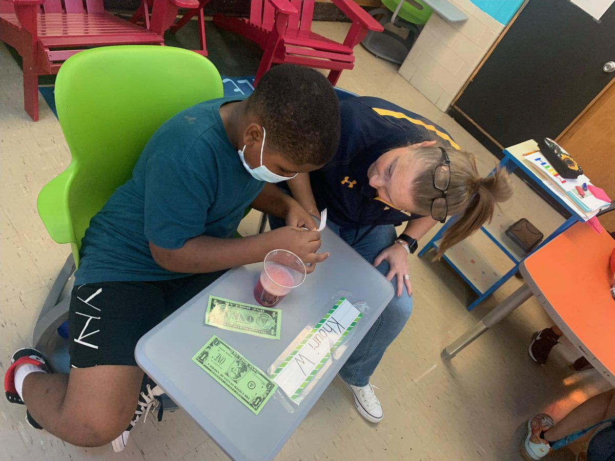 Ms. Oakey tweet media