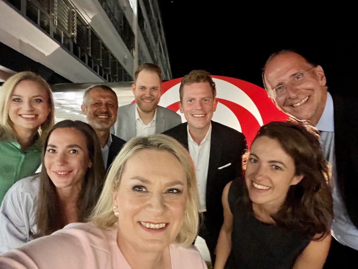 Zwei Sender, fünf Abende. 
Das #orfsg22 und #ORFIIISNG-Team sagt danke für Zuschauen.