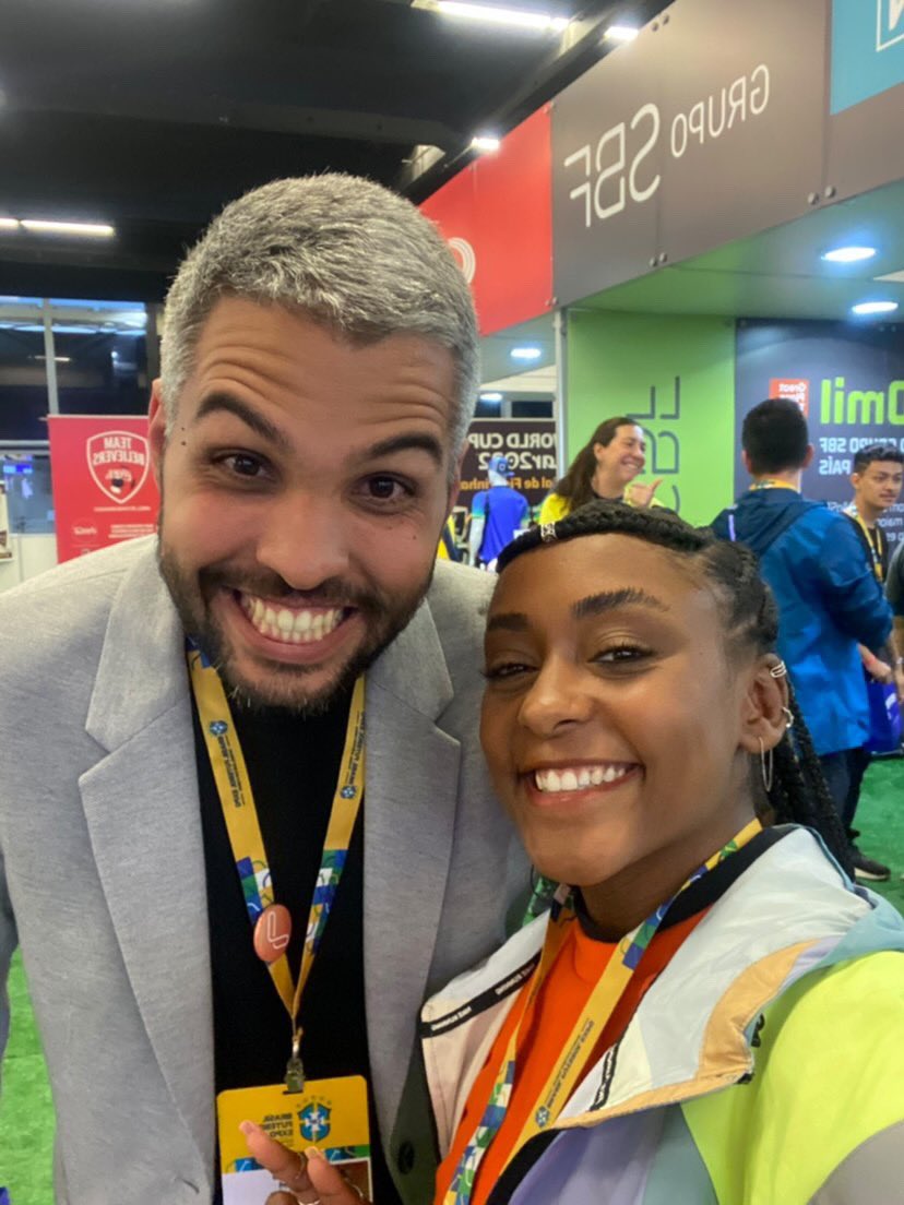 brunohbrum's tweet photo. Sorrisão por encontra a @falasemgritar na #bfexpo. Você merece todo sucesso que vem tendo. Vooooooa! https://t.co/6d3juqJhus