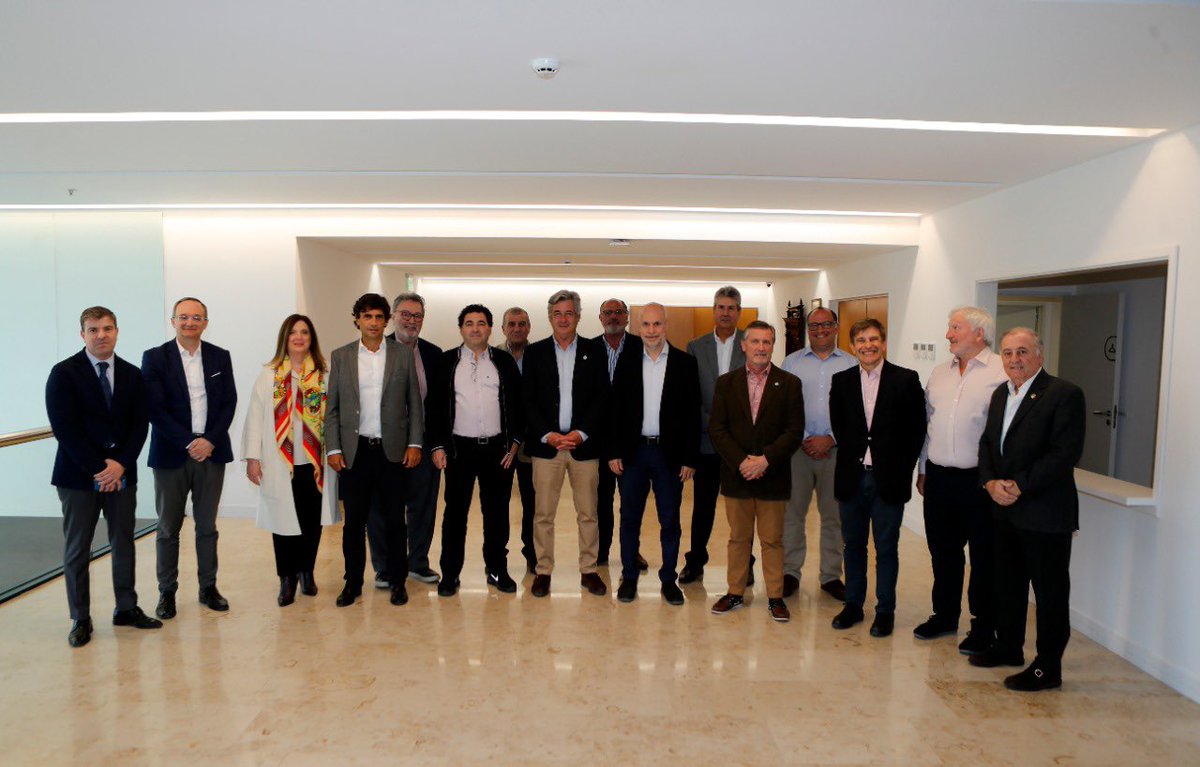 SociedadRural's tweet photo. “Hoy recibimos al jefe de Gobierno de la Ciudad de Buenos Aires, Horacio Rodríguez Larreta y representantes de los distintos eslabones de la cadena, para trabajar sobre diversos aspectos que hacen al potencial del campo argentino. (…) https://t.co/uDBdChOzde