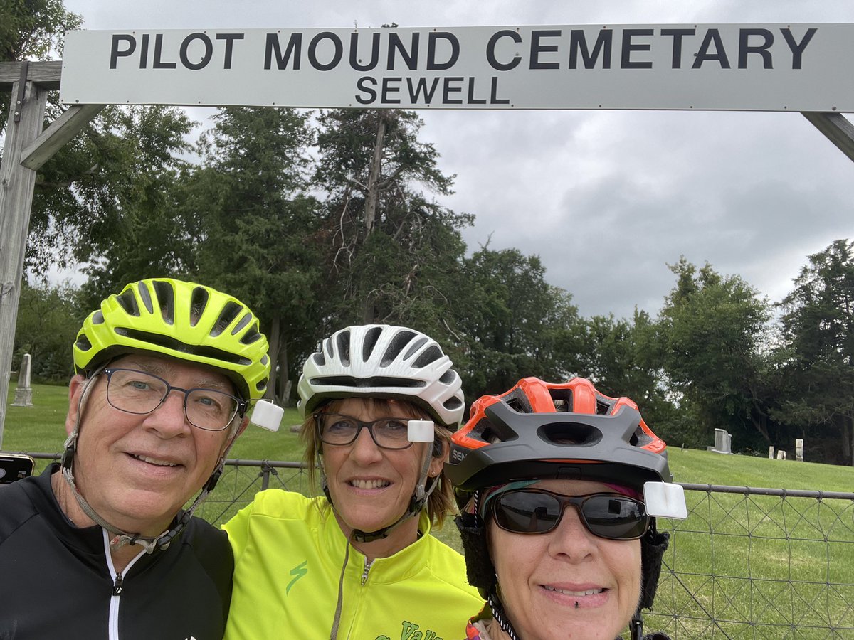 scashmanrph's tweet photo. #StepCycleSwing #ipaforstudentscholarships Gravel Ride today 🚴🏻😎🚴🏻🚴🏻 https://t.co/p44u7BmEwC