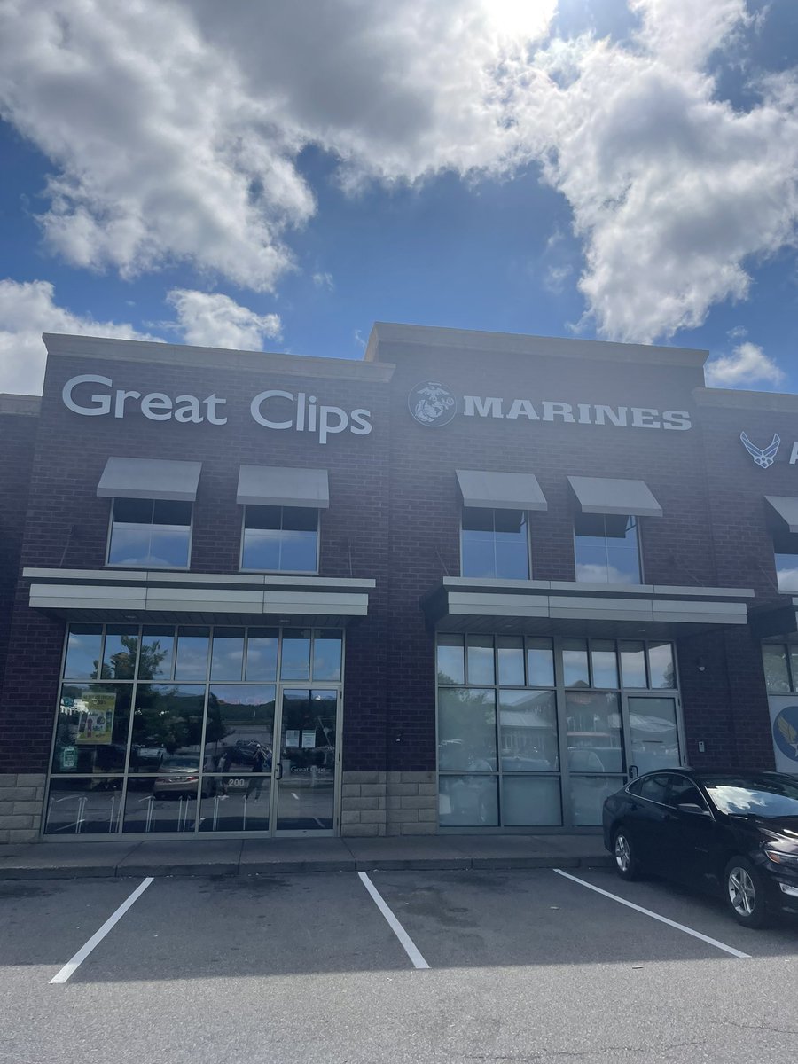 CaucasianJames's tweet photo. getting a quick cut before signing up to serve my country https://t.co/FZcCTrba8N
