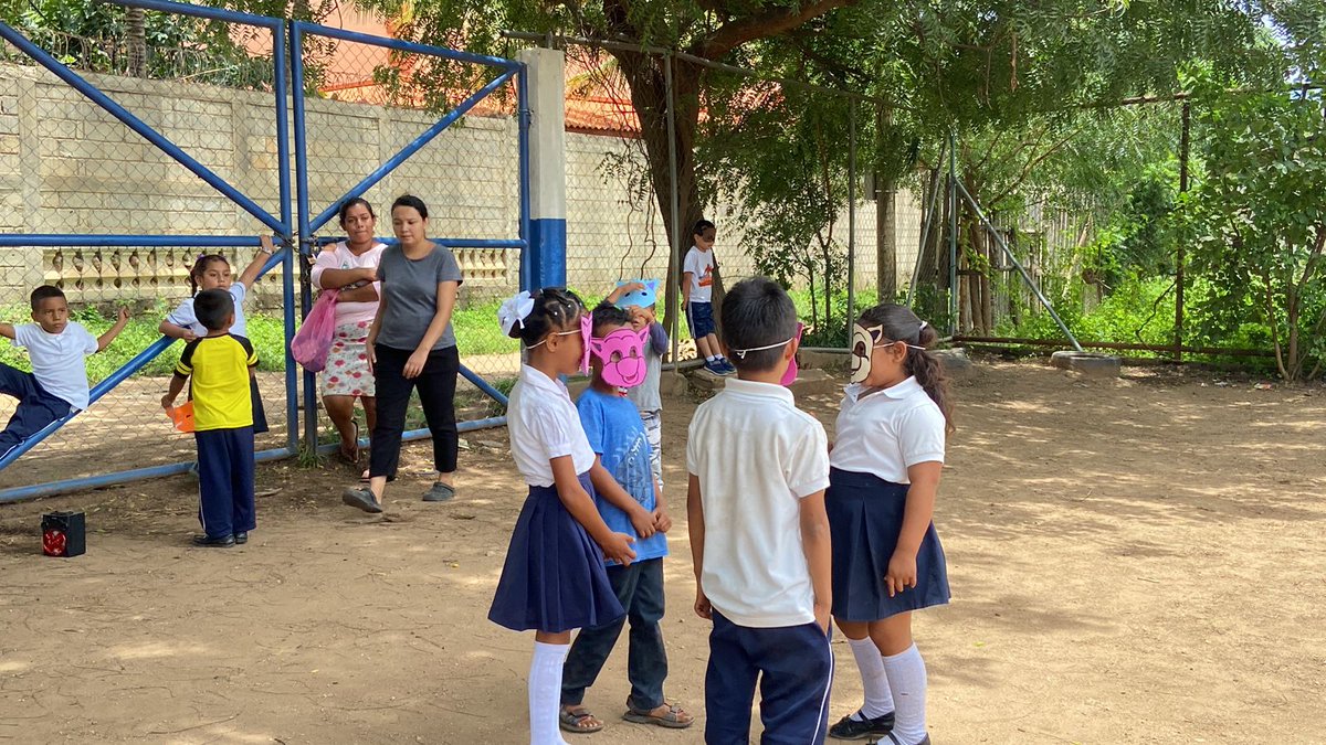 Estudiantes y docentes de primer grado dramatizan cuentos cortos y canciones infantiles que se imparten en la asignatura de Talleres de Arte y Cultura.

<a href="/minednicaragua/">Ministerio de Educación Nicaragua</a> 
<a href="/minedocotal/">MINED Ocotal</a>