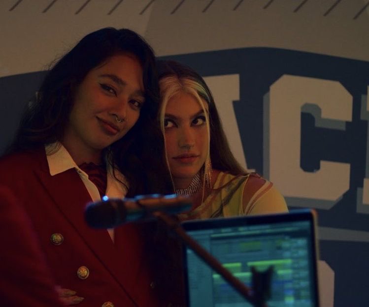 adorarebelde's tweet photo. Iam watching Rebelde2 for the next time and i cant… how much i love them two 🫣😭🤍✋🏼
@lizethselene_ @gigi_grigio
#Rebelde2 #RebeldeNetflix https://t.co/oP2na9RUGQ