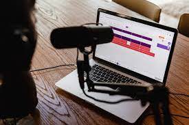 LoorLissy's tweet photo. ¿Qué es un podcast?
Son, simplemente, unos archivos de audio que funcionan como una especie de radio de digital, es decir, son posibles gracias a Internet. Se crean para ser escuchados, y esto facilita que una persona pueda acceder al contenido.
@SimIntegrado @jpaguayb https://t.co/5r4qhCAFSW