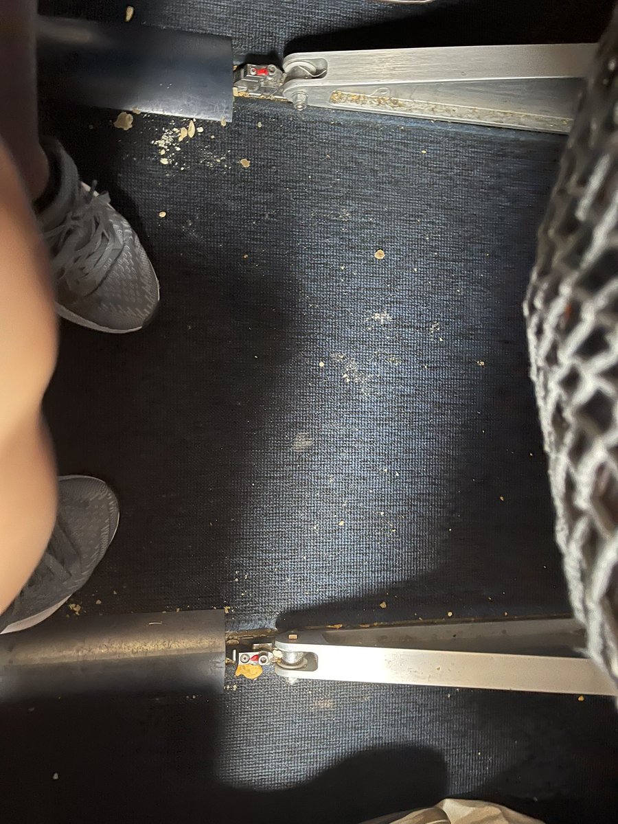 khateebh08's tweet photo. @Allegiant how is this a clean flight? The seat was sticky and full of crumbs, as well. Unacceptable. #Allegiant #AllegiantAir https://t.co/eE4wuKBLRx