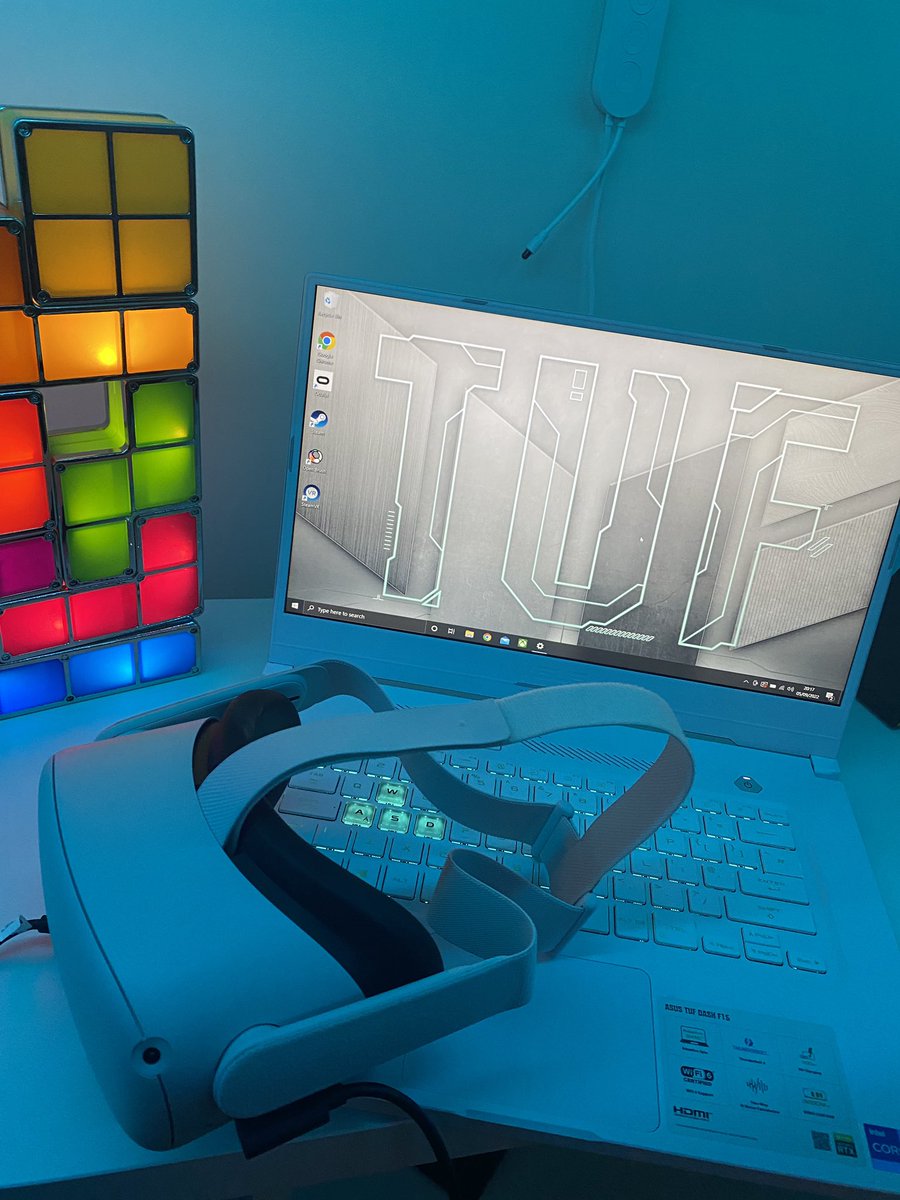Got some exciting live #VR art performances lined up at some awesome events over the next few months… so invested in this beast laptop to power my paint 💙👌🔥  

Great to be taking VR on the road again 😌✨