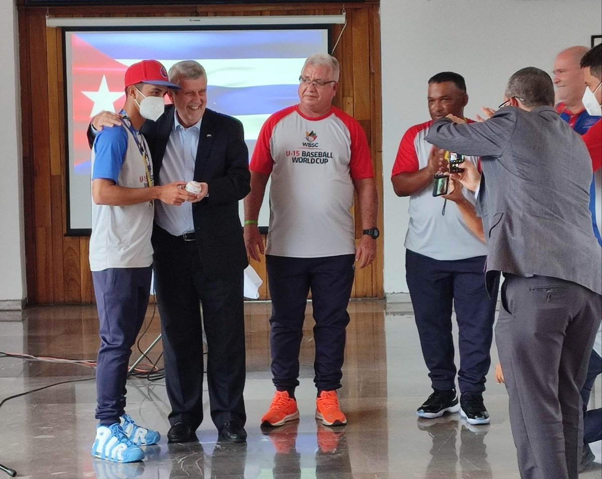 GHNordelo5's tweet photo. Ocurriendo ahora: Homenaje a los Subcampeones Mundiales de béisbol Sub-15 en nuestra embajada en la Ciudad de México. #Cuba #CDRCuba #SomosDelBarrio https://t.co/5bsRuad4Tx