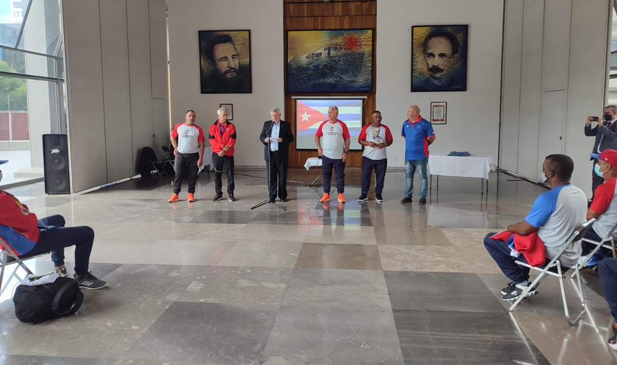 GHNordelo5's tweet photo. Ocurriendo ahora: Homenaje a los Subcampeones Mundiales de béisbol Sub-15 en nuestra embajada en la Ciudad de México. #Cuba #CDRCuba #SomosDelBarrio https://t.co/5bsRuad4Tx