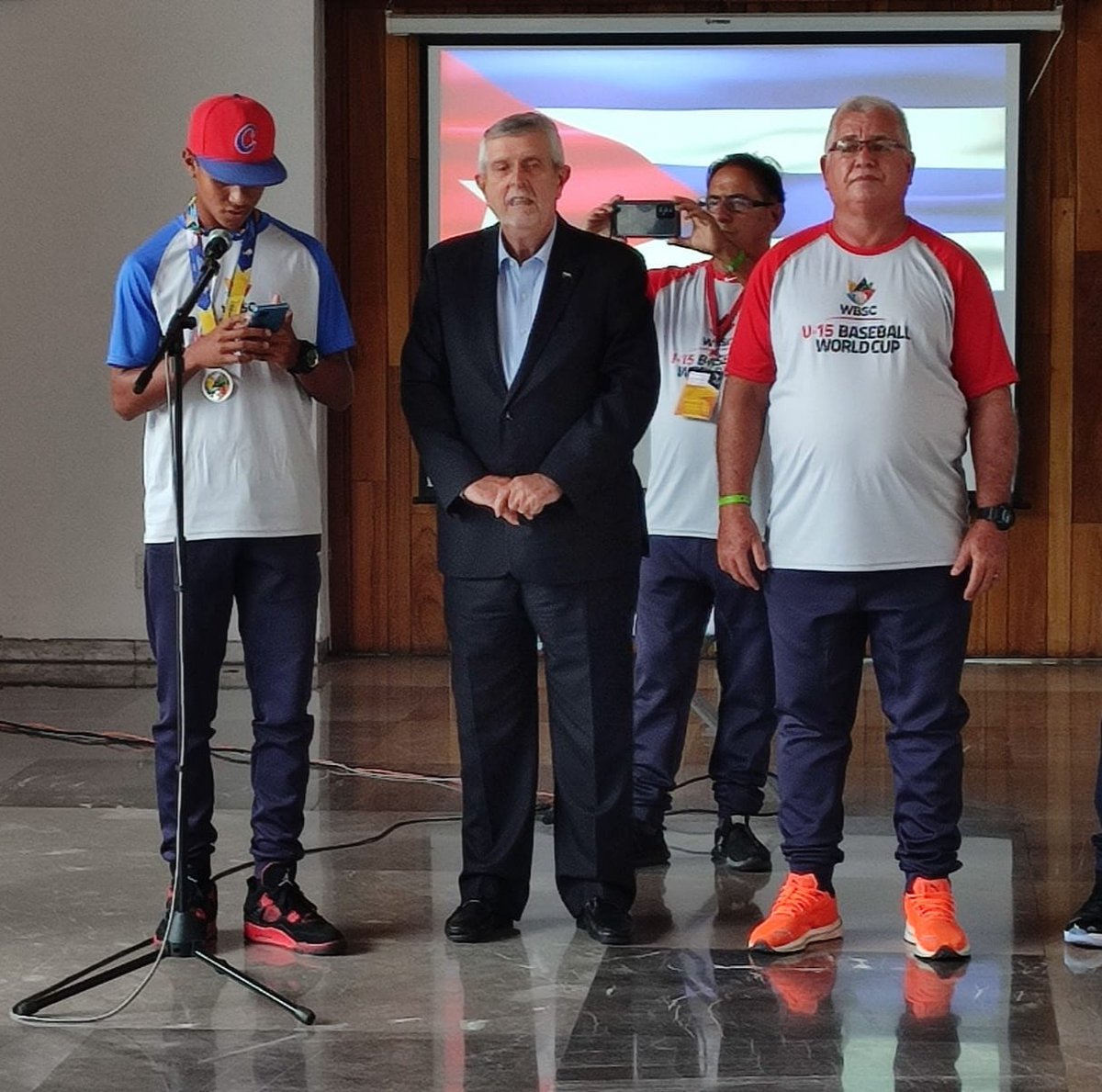 GHNordelo5's tweet photo. Ocurriendo ahora: Homenaje a los Subcampeones Mundiales de béisbol Sub-15 en nuestra embajada en la Ciudad de México. #Cuba #CDRCuba #SomosDelBarrio https://t.co/5bsRuad4Tx