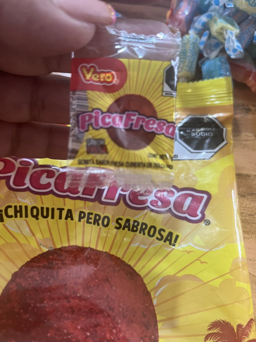 DomiinguezAre's tweet photo. @Dulces_Vero que pues??? 3 vacías en un paquete de 30 🤨🤨🤨🤨 https://t.co/eR4xWkswPr