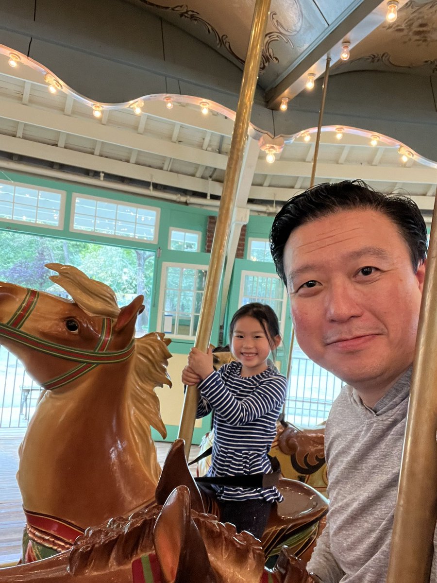 StephenVLiu's tweet photo. Squeezing in a little more summer fun @glenechopark @IntlSpyMuseum #dentzelcarousel #icecream https://t.co/H5QpbVWRb0