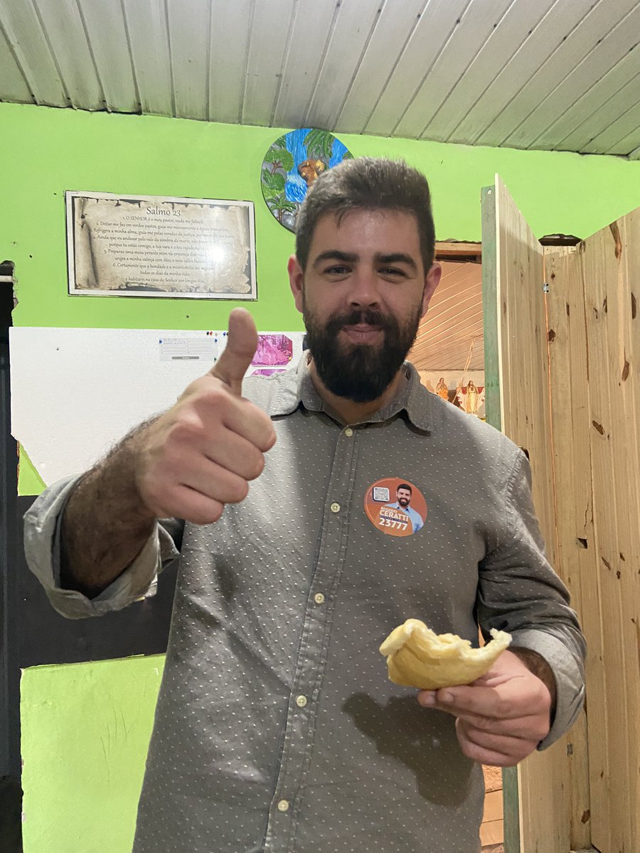 RogerioCeratti's tweet photo. Comendo aquele pãozinho na casa do eleitor! 😋

#anyortiz #rogerioceratti #deputados #deputadoestadual #deputadafederal #rs #vemcomigors #ceratti @anyortiz https://t.co/aEAaX6qbzM