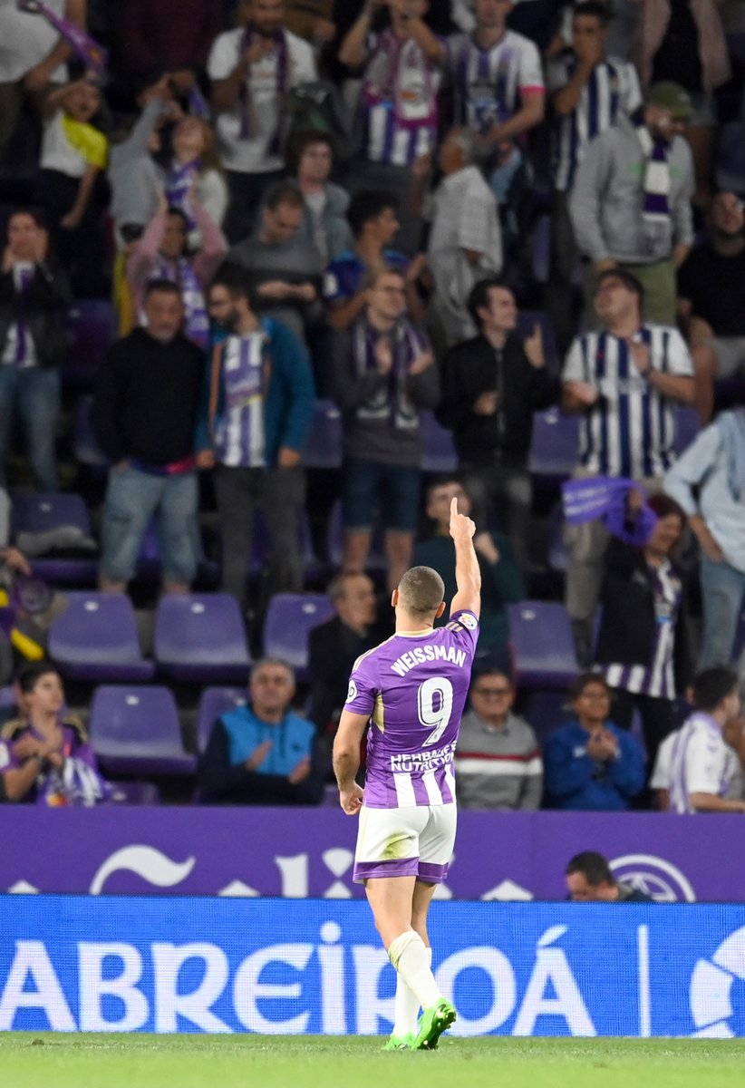 LaLiga's tweet photo. 💜 Va por vosotros, pucelanos 💜

🔝 @shonweissman9 
😏 @realvalladolid 

#RealValladolidAlmería
#LaLigaSantander https://t.co/d32VA7K6yk