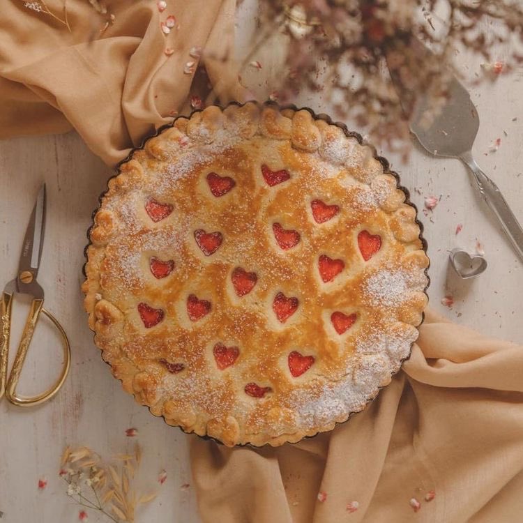 IZKITTIES's tweet image. #Elainweek day 2 - Hobbies
  
“I think the world needs more gardens”
  
Elain, extremamente talentosa e capaz, planeja seu jardim inteiro e não tem medo de se sujar no processo, faz quitutes pra sua família toda e faz todos ao seu redor sorrirem. Uma fadinha florida especial 🌸