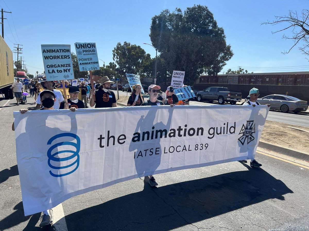 commgurl's tweet photo. #HappyLaborDay✊ my #UnionStrong family! Hottt but great day with LA union kin.🔥The entertainment unions joined together to walk in the annual parade: #IATSE #SAGAFTRA #AFMLocal47 #ActorsEquity #AnimationGuild #Local33Stagehands #CinematographersGuild #Local44 #Local871 https://t.co/gbBbB2cv7O