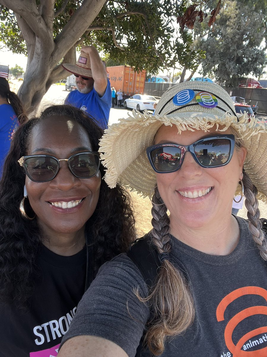 commgurl's tweet photo. #HappyLaborDay✊ my #UnionStrong family! Hottt but great day with LA union kin.🔥The entertainment unions joined together to walk in the annual parade: #IATSE #SAGAFTRA #AFMLocal47 #ActorsEquity #AnimationGuild #Local33Stagehands #CinematographersGuild #Local44 #Local871 https://t.co/gbBbB2cv7O
