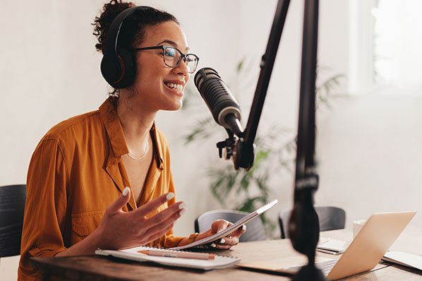 michell80897954's tweet photo. ¿Que es un podcast? ➡️ Es la emisión de un tema especifico, grabado y transmitido por una plataforma. ⬇️
¿Cómo crear un Podcast Efectivo?
A continuación detallaré algunos pasos para poder crear nuestro propio podcast en 10 sencillos pasos @SimIntegrado @jpaguayb https://t.co/zDcAHCE6t1