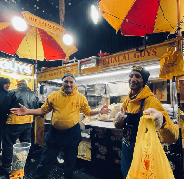 HalalGuys's tweet photo. We are thankful for all our hard-working employees always serving with a smile! 😊 

📸: @david.rieck

#TheHalalGuys #Halal #HalalGuys #LaborDay #NYCEats #WeAreDifferent #BeDifferent #Smiling #OrderReady #TakeaSelfie https://t.co/mXzMbpikUZ